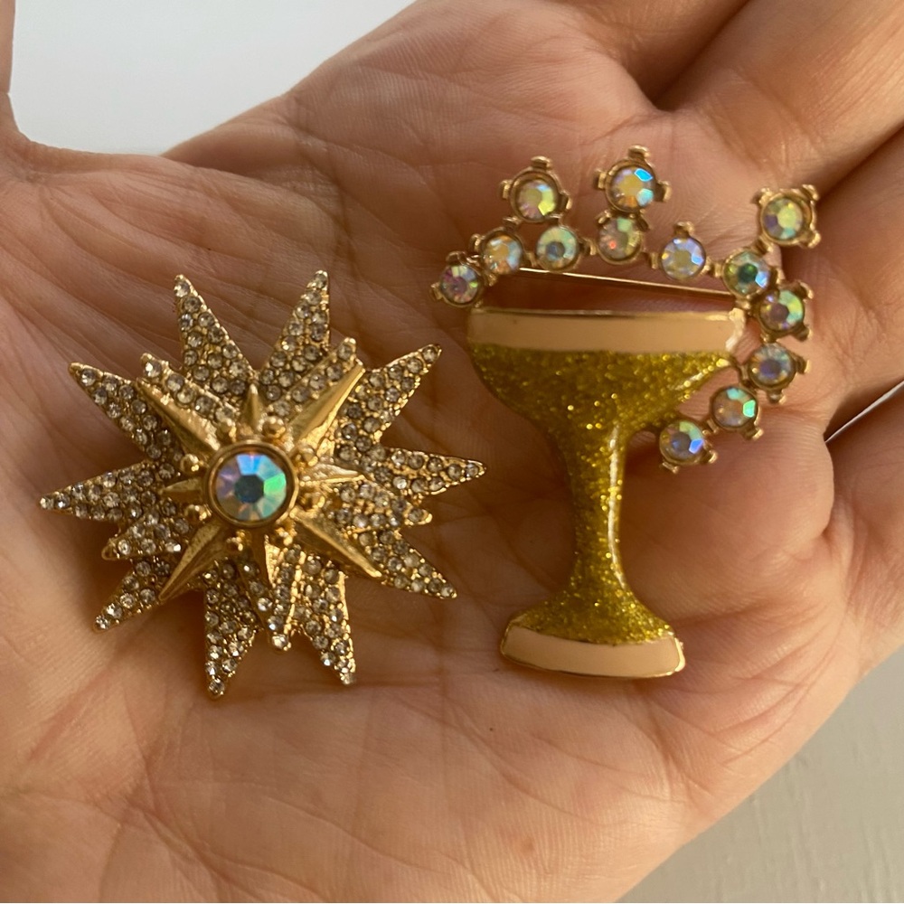 Set of 2 brooches, starburst & champagne glass